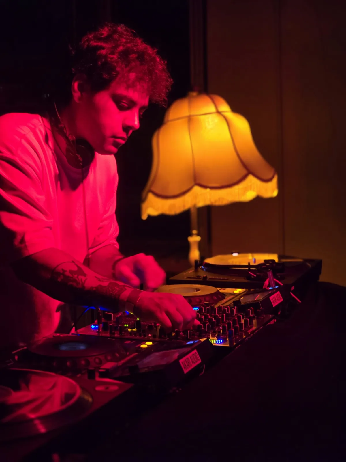 Nacho Carbajal / Set în lumină caldă
