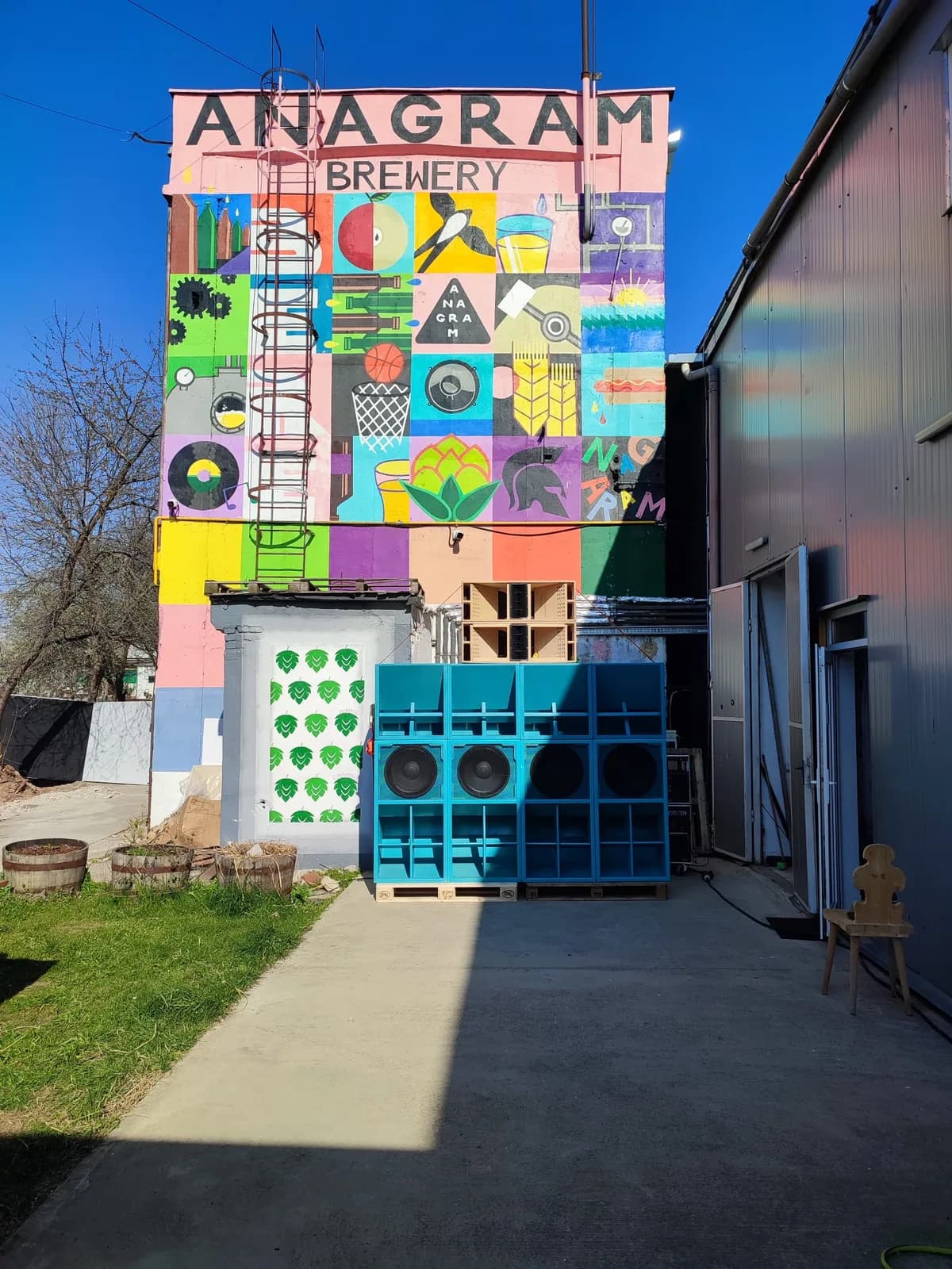 Riddim Bandits / Outside Anagram Brewery